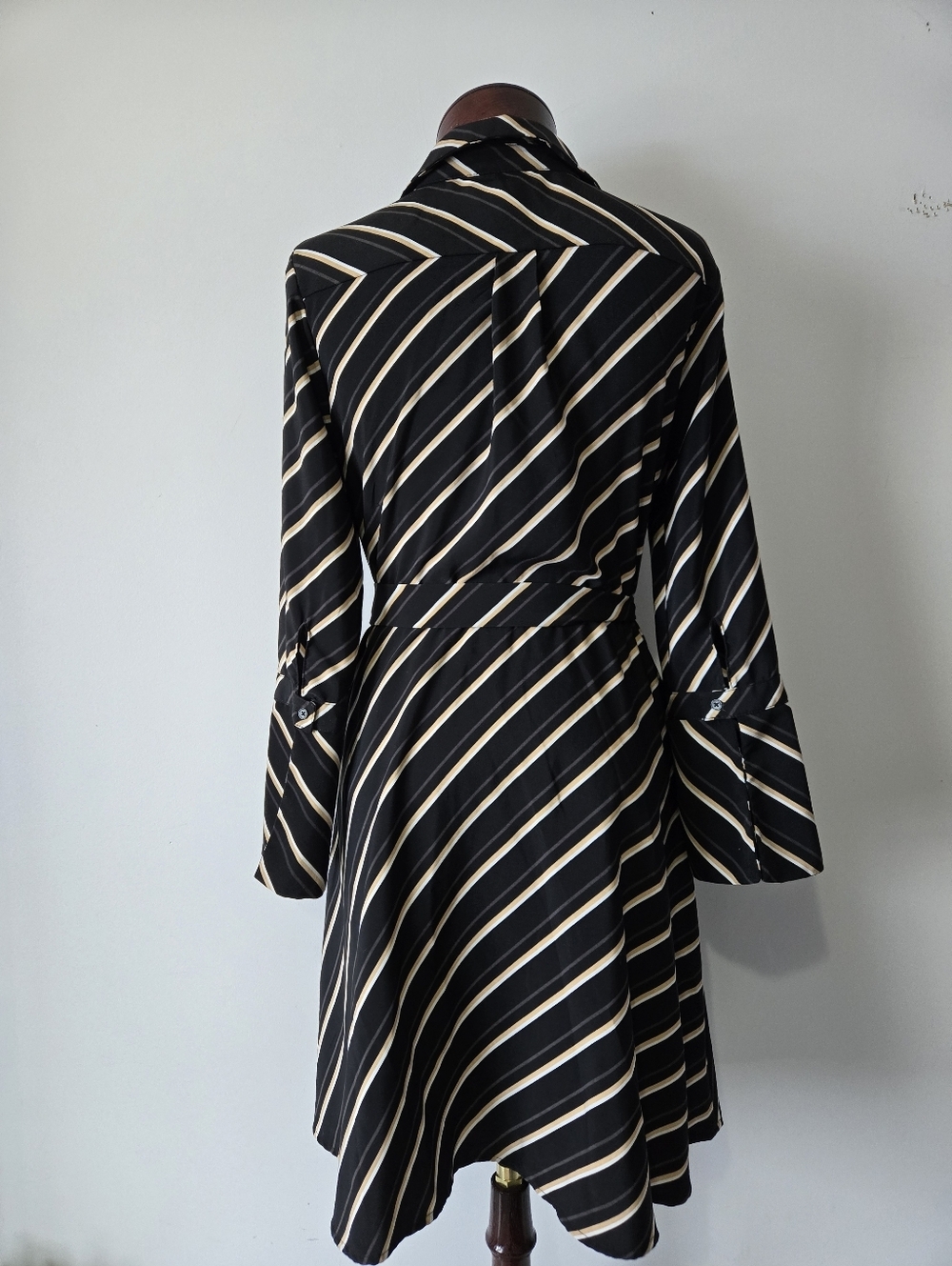 BANANA REPIBLIC FACTORY Striped Tie-Waist Shirt Dress in Black and Cream. Size 4 - Picture 7 of 13
